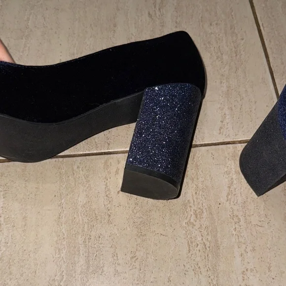 Cole Haan Dark Blue Women's Thick Heels Rounded Toe Pump NWOT - Picture 3 of 5